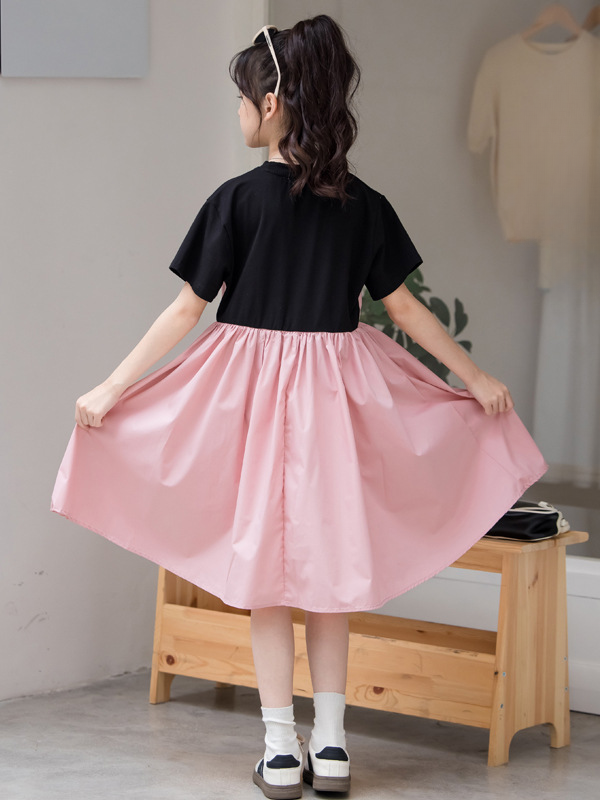 Robe Été Fille – Assemblage de Couleurs, Coton Léger & Manches Courtes