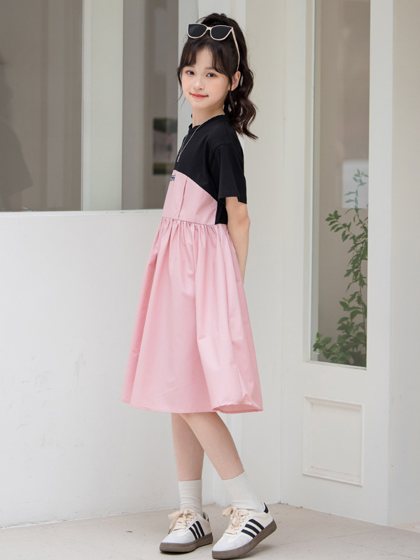 Robe Été Fille – Assemblage de Couleurs, Coton Léger & Manches Courtes