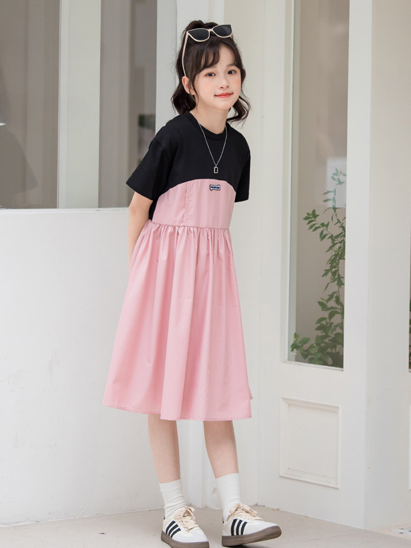 Robe Été Fille – Assemblage de Couleurs, Coton Léger & Manches Courtes