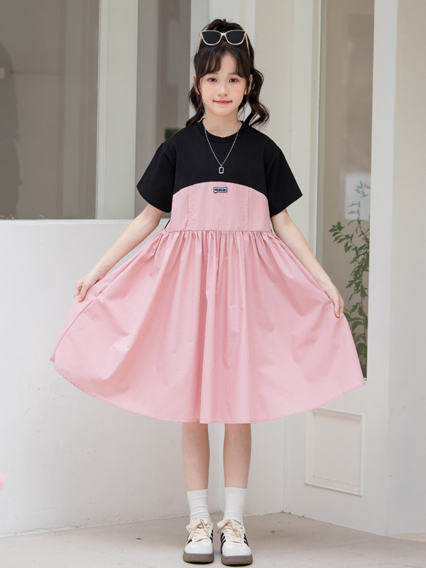 Robe Été Fille – Assemblage de Couleurs, Coton Léger & Manches Courtes